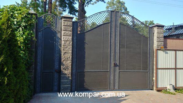 Ворота - (модель В06) | Кузня "Компар" виконує замовлення будь-якої складності. Ковані ворота, паркани, огородження сходів та інше.